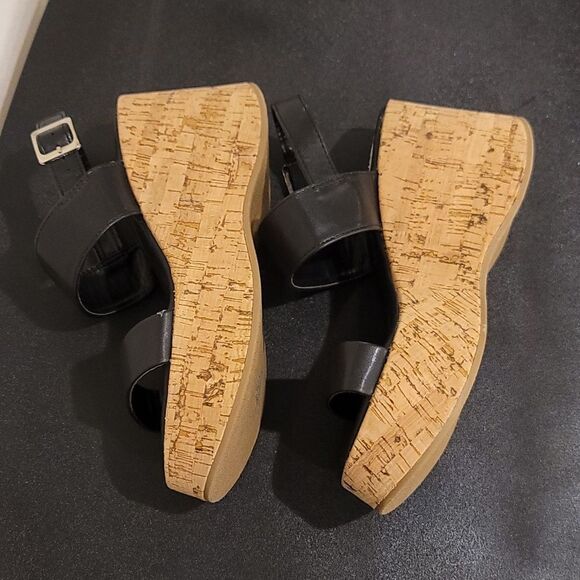 BRAND NEW WILD DIVA LOUNGS DOUBLE STRAP WEDGE SANDAL - Picture 13 of 16